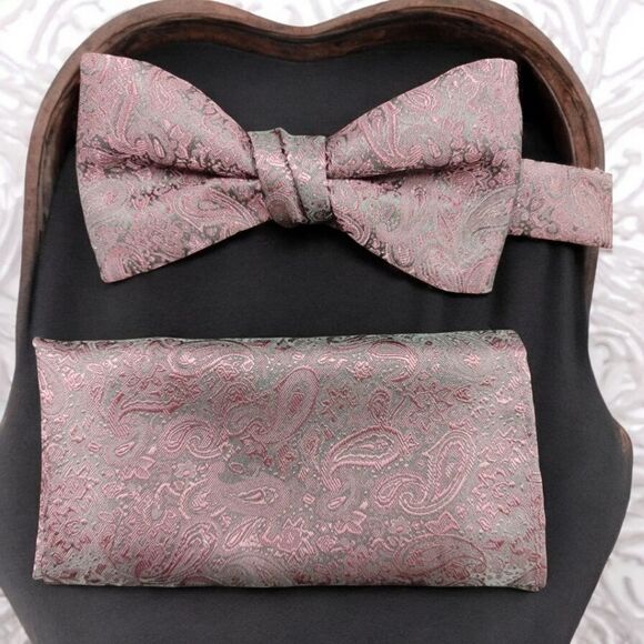 MEN'S LARR BRIO SIMPLY SOLID GARNETT PAISLEY BOW TIE & POCKET SQUARE SET. - Picture 1 of 3